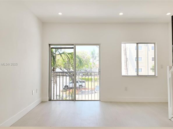 7985 NW 8th St 109A, Miami FL 33126