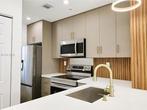 7985 NW 8th St 109A, Miami FL 33126