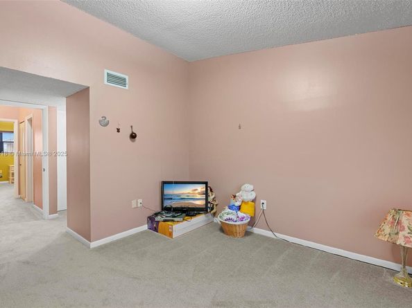 5525 W 26th Ct 202, Hialeah FL 33016