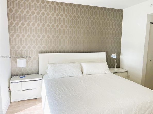 1300 Brickell Bay Dr 903, Miami FL 33131