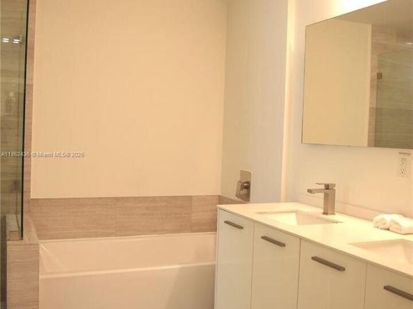 1300 Brickell Bay Dr 903, Miami FL 33131