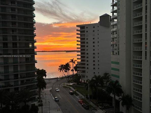1300 Brickell Bay Dr 903, Miami FL 33131