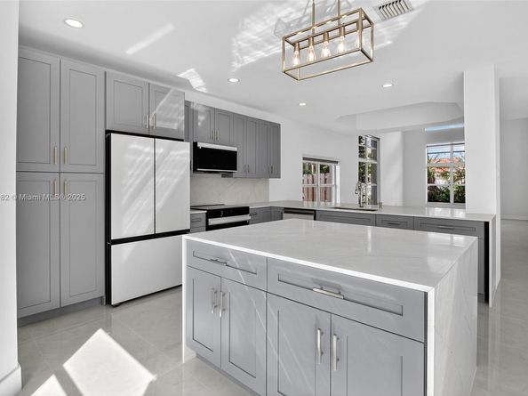 11244 NW 58th Ter, Doral FL 33178