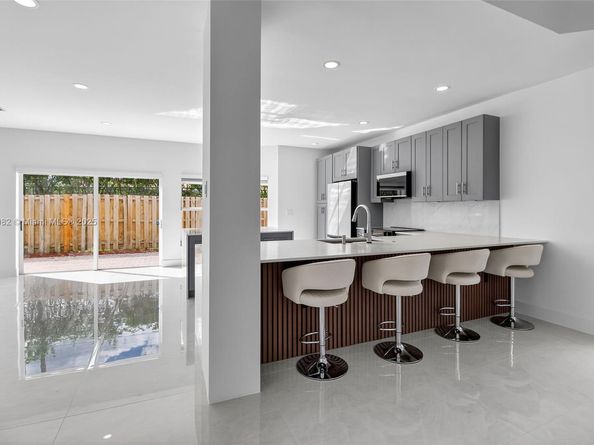 11244 NW 58th Ter, Doral FL 33178