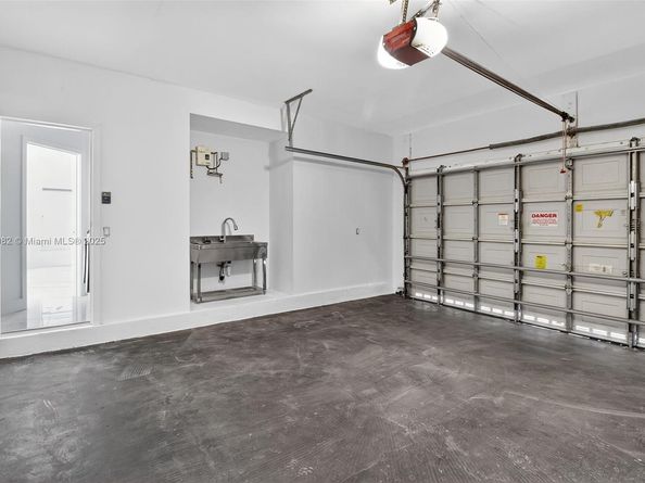 11244 NW 58th Ter, Doral FL 33178