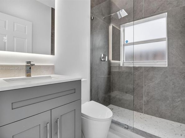 11244 NW 58th Ter, Doral FL 33178