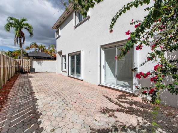 11244 NW 58th Ter, Doral FL 33178