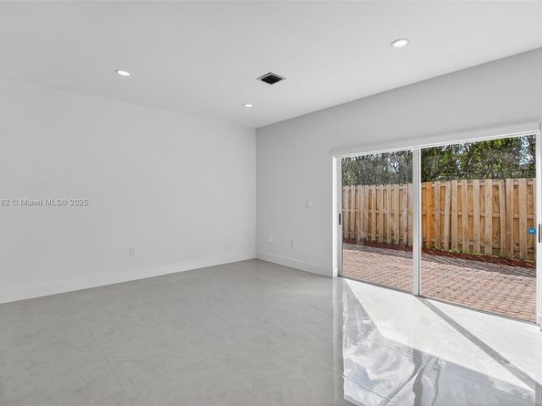 11244 NW 58th Ter, Doral FL 33178