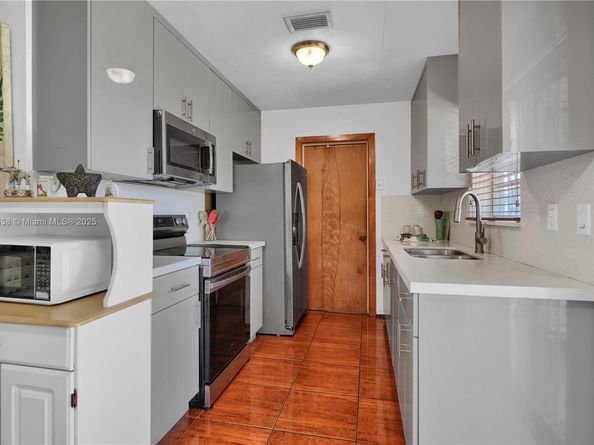 25300 SW 127th Ave, Homestead FL 33032