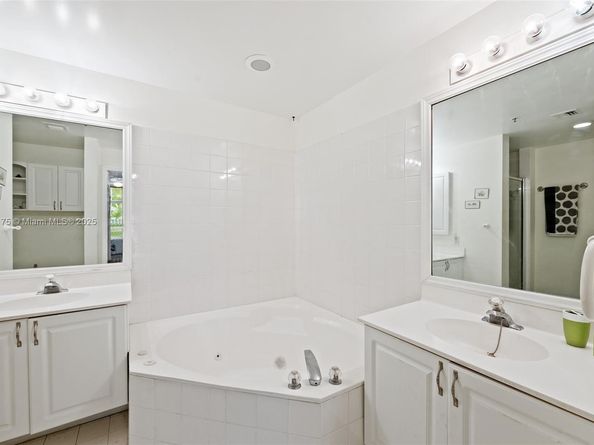 9805 NW 52nd St 216, Doral FL 33178