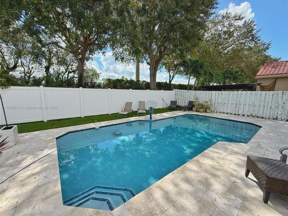 2411 NW 184th Ter, Pembroke Pines FL 33029