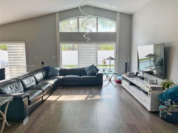 2411 NW 184th Ter, Pembroke Pines FL 33029