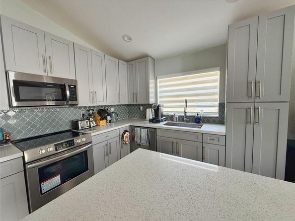 2411 NW 184th Ter, Pembroke Pines FL 33029