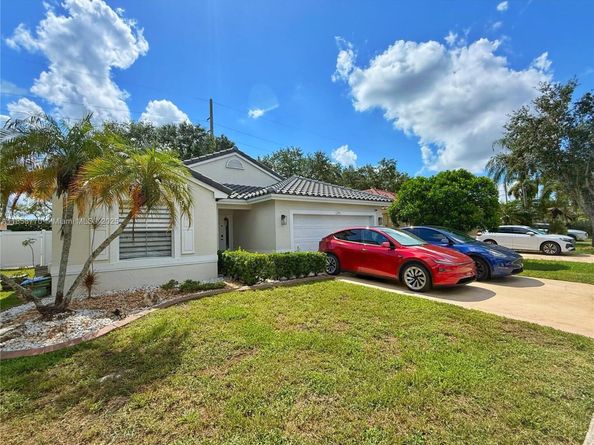2411 NW 184th Ter, Pembroke Pines FL 33029