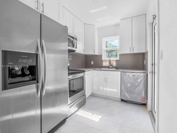 1121 SW 18th Ct, Fort Lauderdale FL 33315