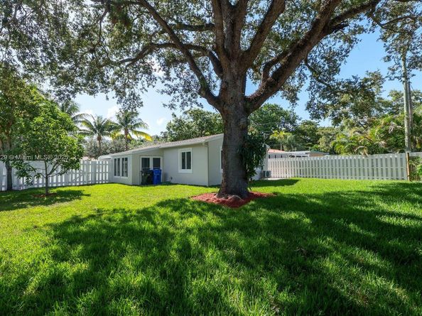 1121 SW 18th Ct, Fort Lauderdale FL 33315