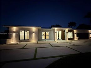 16733 Golfview Dr, Weston FL 33326