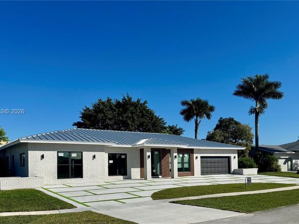 16733 Golfview Dr, Weston FL 33326