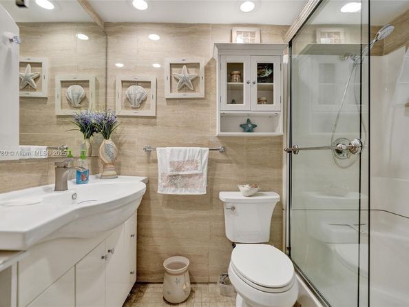 300 Golden Isles Dr 101, Hallandale Beach FL 33009