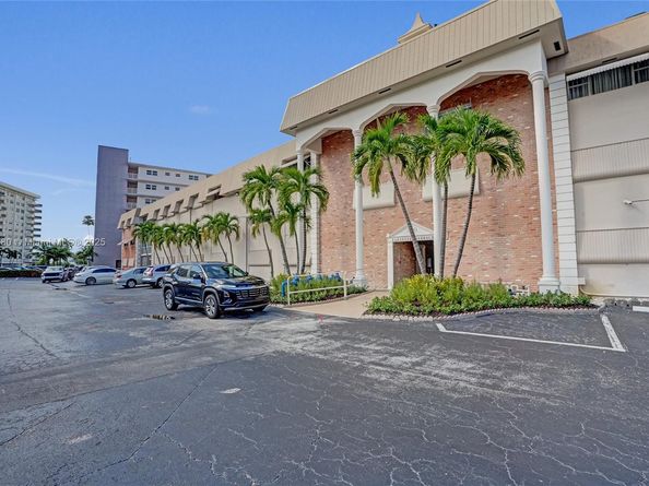 300 Golden Isles Dr 101, Hallandale Beach FL 33009