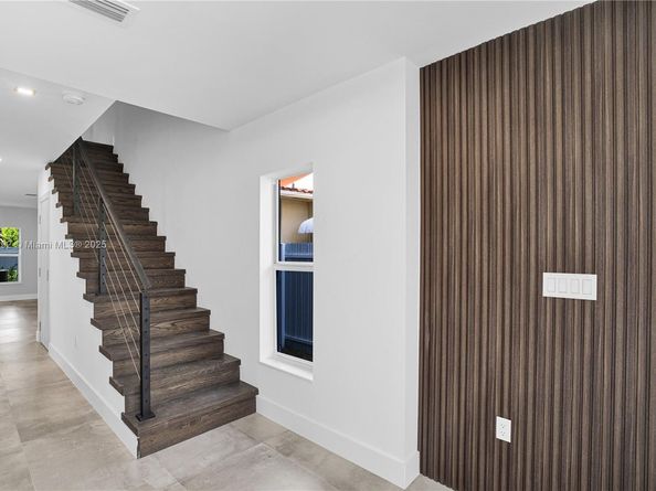 3431 SW 16th Ter 3431, Miami FL 33145