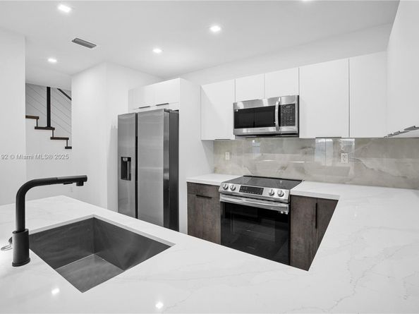 3431 SW 16th Ter 3431, Miami FL 33145