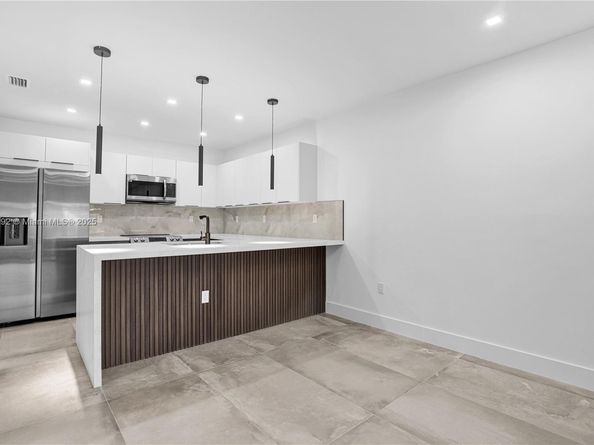 3431 SW 16th Ter 3431, Miami FL 33145