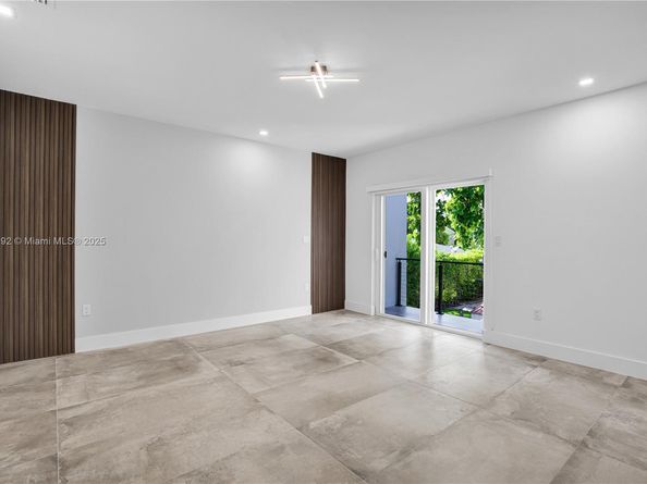 3431 SW 16th Ter 3431, Miami FL 33145