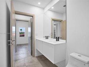 3431 SW 16th Ter 3431, Miami FL 33145