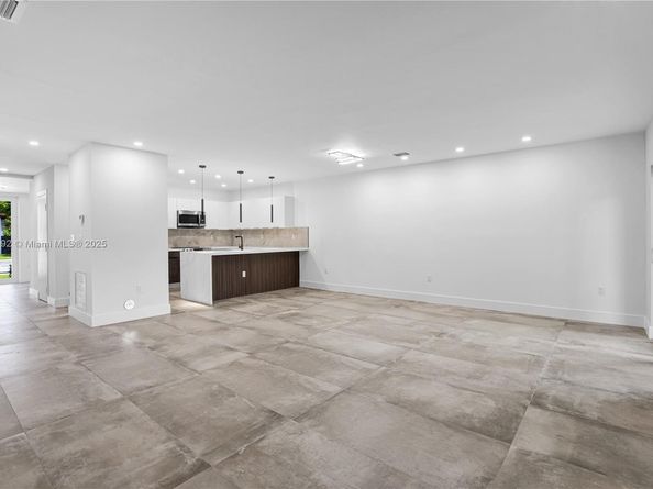 3431 SW 16th Ter 3431, Miami FL 33145
