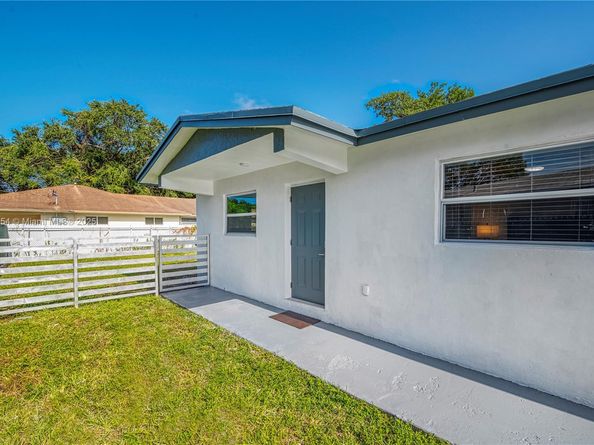 5037-5035 NW 5th AVE, Miami FL 33127