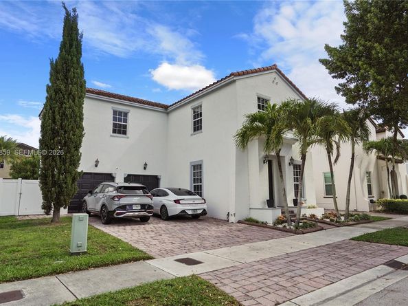 17081 SW 94th Way, Miami FL 33196