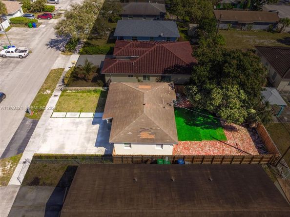 2760 NW 13th Ct, Fort Lauderdale FL 33311