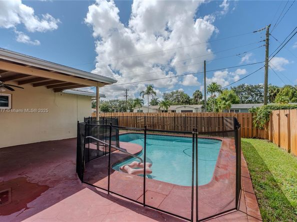 120 NW 77th Way, Pembroke Pines FL 33024