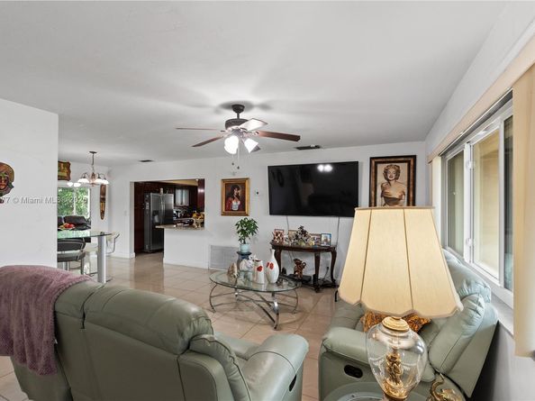 120 NW 77th Way, Pembroke Pines FL 33024