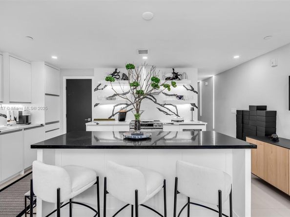 6000 Collins Ave 134, Miami Beach FL 33140