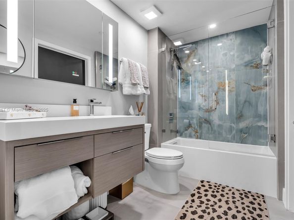 6000 Collins Ave 134, Miami Beach FL 33140