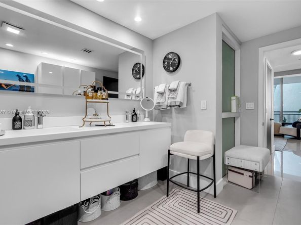 6000 Collins Ave 134, Miami Beach FL 33140