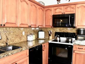 1231 SW 102nd Ave, Pembroke Pines FL 33025