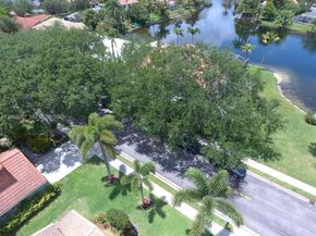 1231 SW 102nd Ave, Pembroke Pines FL 33025