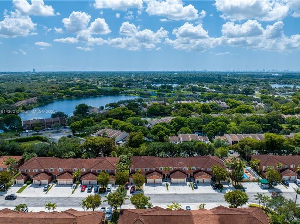 1114 NW 100th Ave, Pembroke Pines FL 33024
