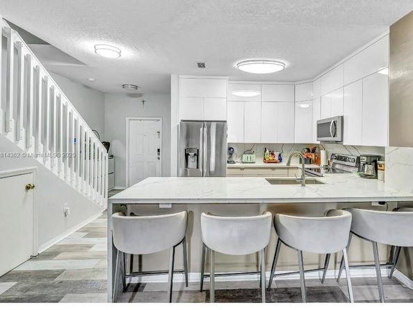 1114 NW 100th Ave, Pembroke Pines FL 33024