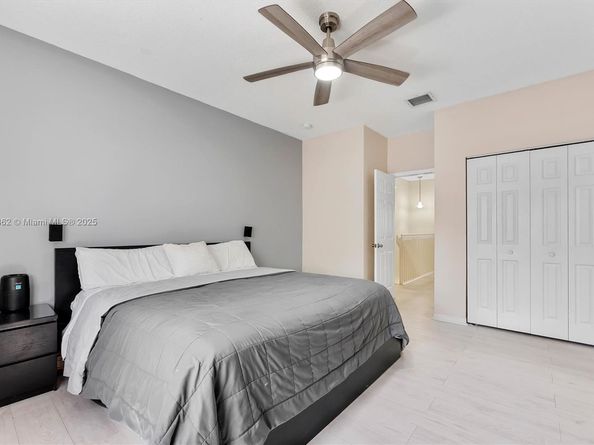 1114 NW 100th Ave, Pembroke Pines FL 33024