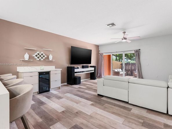 1114 NW 100th Ave, Pembroke Pines FL 33024