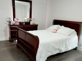 18921 W Oakmont Dr, Hialeah FL 33015