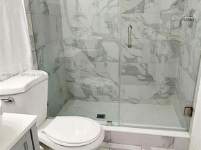 18921 W Oakmont Dr, Hialeah FL 33015