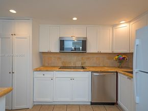 1901 Brickell Ave B905, Miami FL 33129