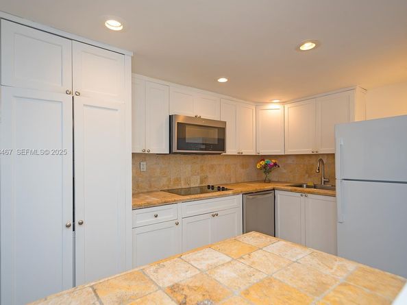 1901 Brickell Ave B905, Miami FL 33129