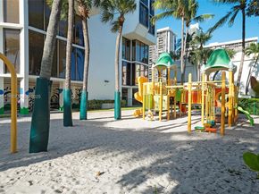 1901 Brickell Ave B905, Miami FL 33129