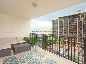 1901 Brickell Ave B905, Miami FL 33129